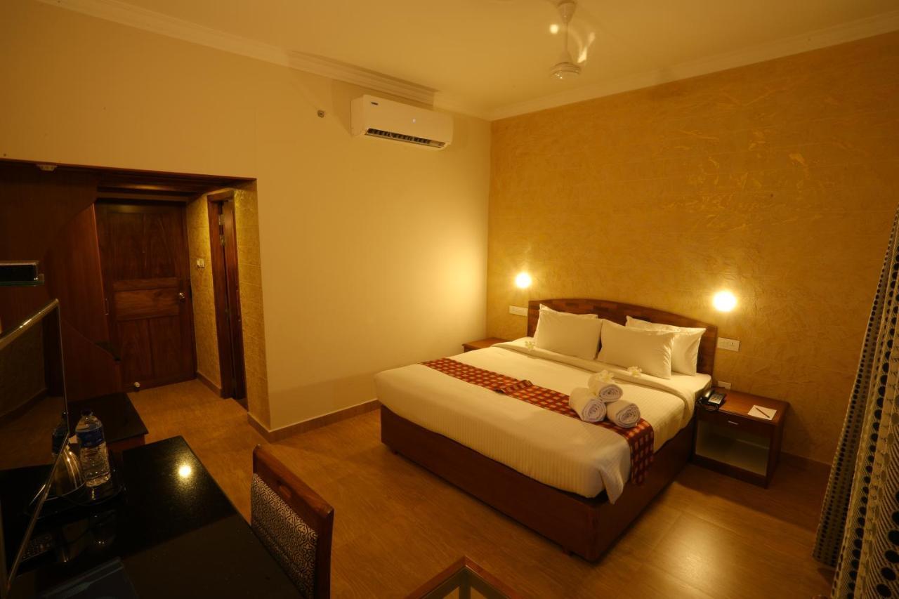 Quality Airport Hotels Nedumbassery Exterior photo